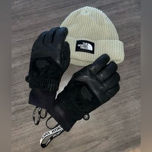 The North Face Winter Package : Snow Gloves & Beanie